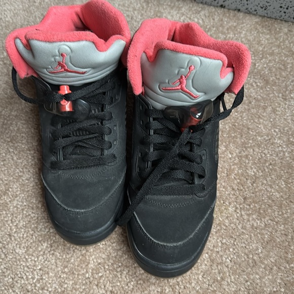 Jordan's Sz 7 women's - Picture 3 of 4